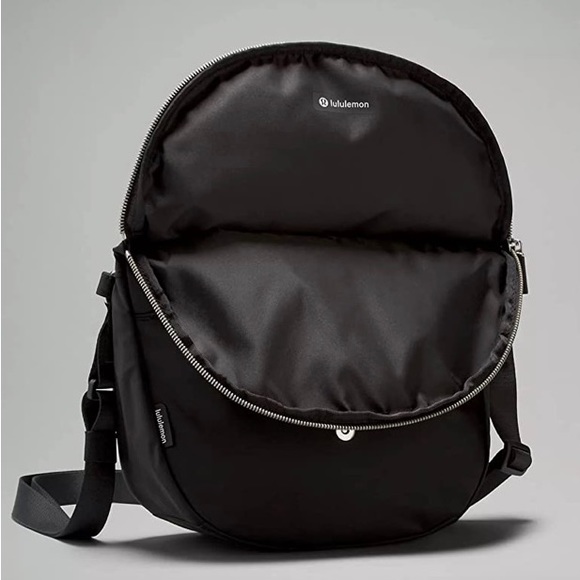 LAST ONE $65 ❤️BRAND NEW W/TAGS LULULEMON FESTIVAL BAG 5L GOLD HARDWARE - Picture 3 of 4